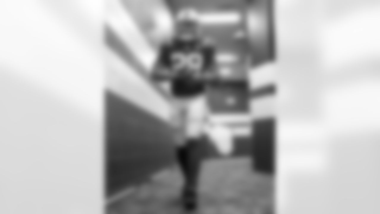 2025_1130_HOU_Pregame_0026