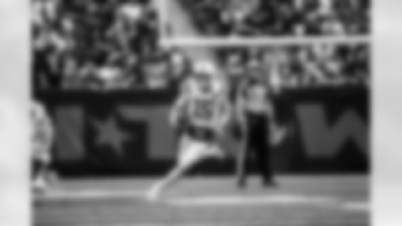 QB Riley Leonard #15