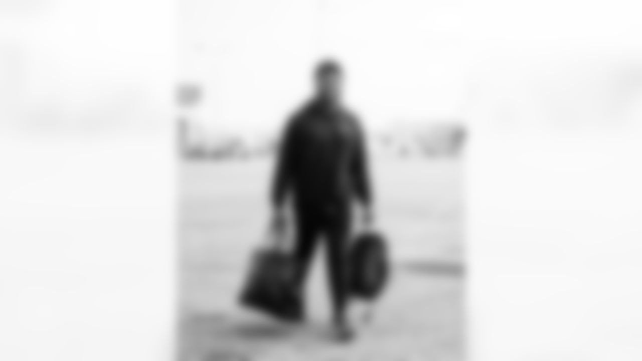 LB Zaire Franklin #44