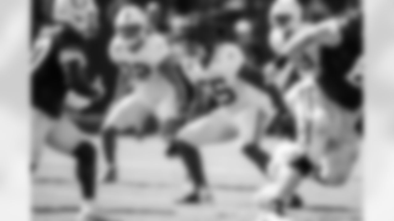 DE Isaiah Land #55
