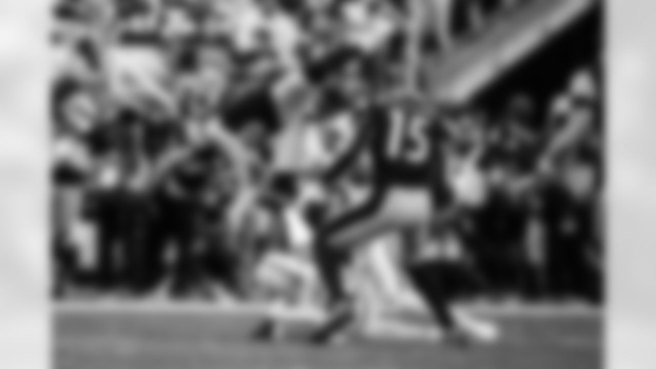 CB Jaylon Jones #40 and CB Kenny Moore II #23