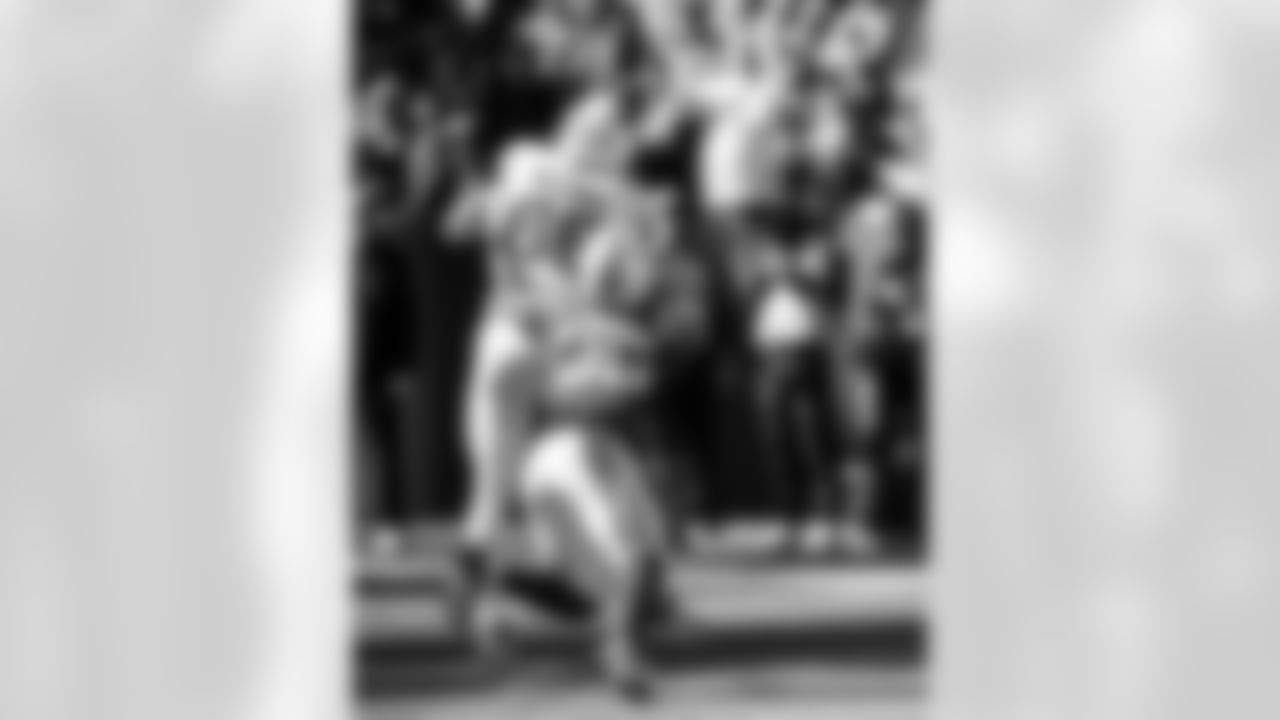 35 - CB Johnathan Edwards