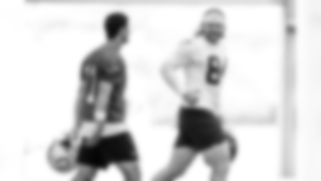 QB Daniel Jones #17 and TE Tyler Warren #84