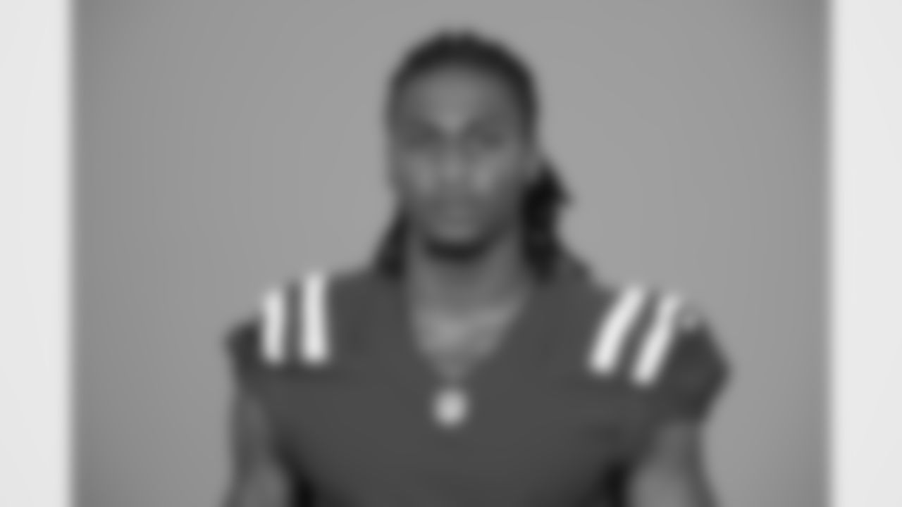DE Isaiah Land #55