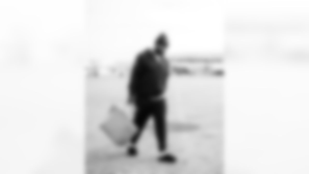 LB Germaine Pratt #53