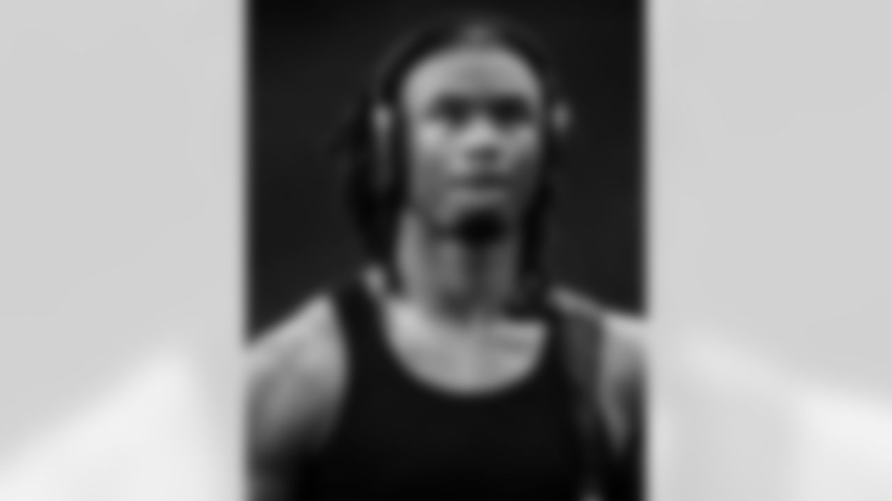 10 WR Adonai Mitchell