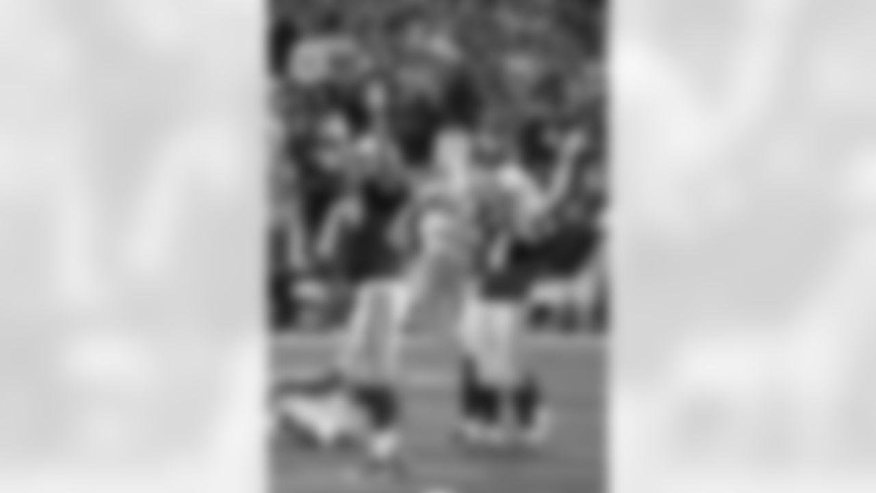 2011_0108_NYJ_035_larson