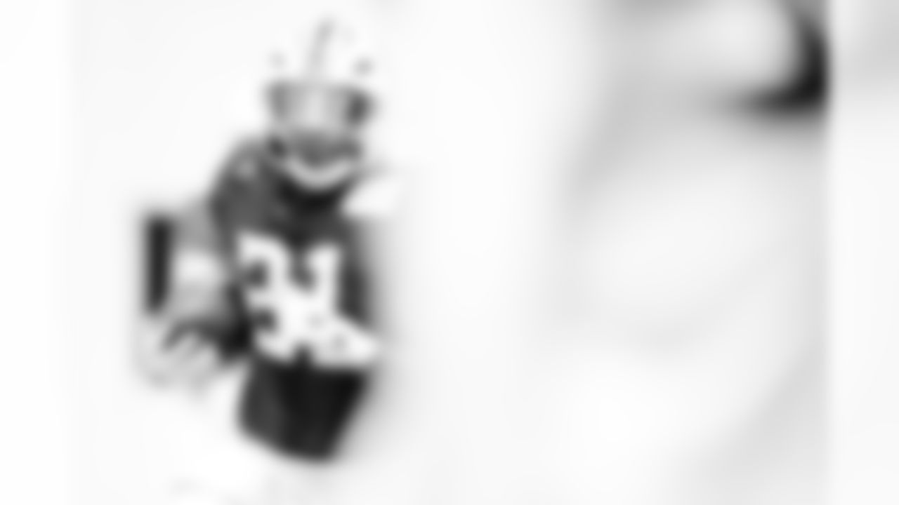 RB DJ Giddens #21