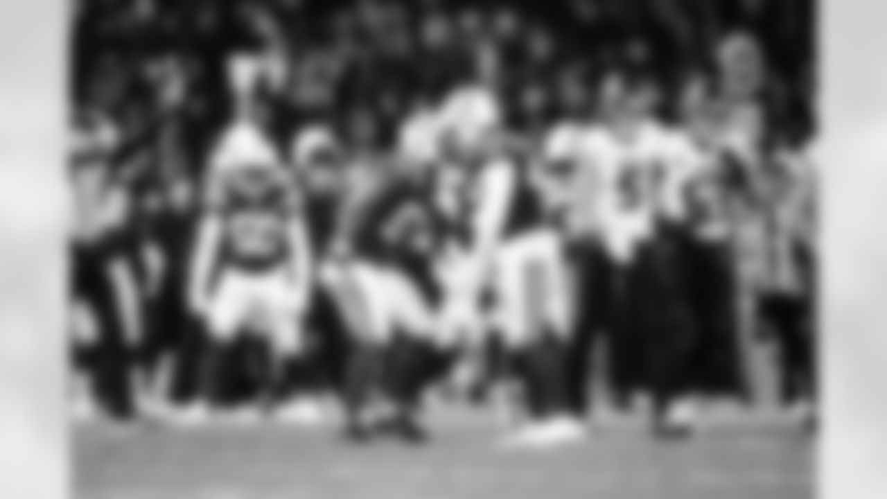 LB Germaine Pratt #53 and LB Zaire Franklin #44