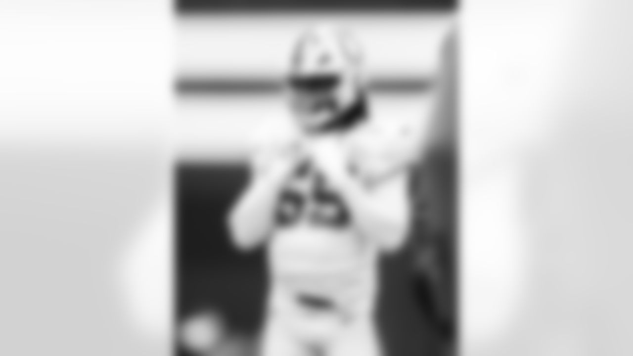 DE Isaiah Land #55
