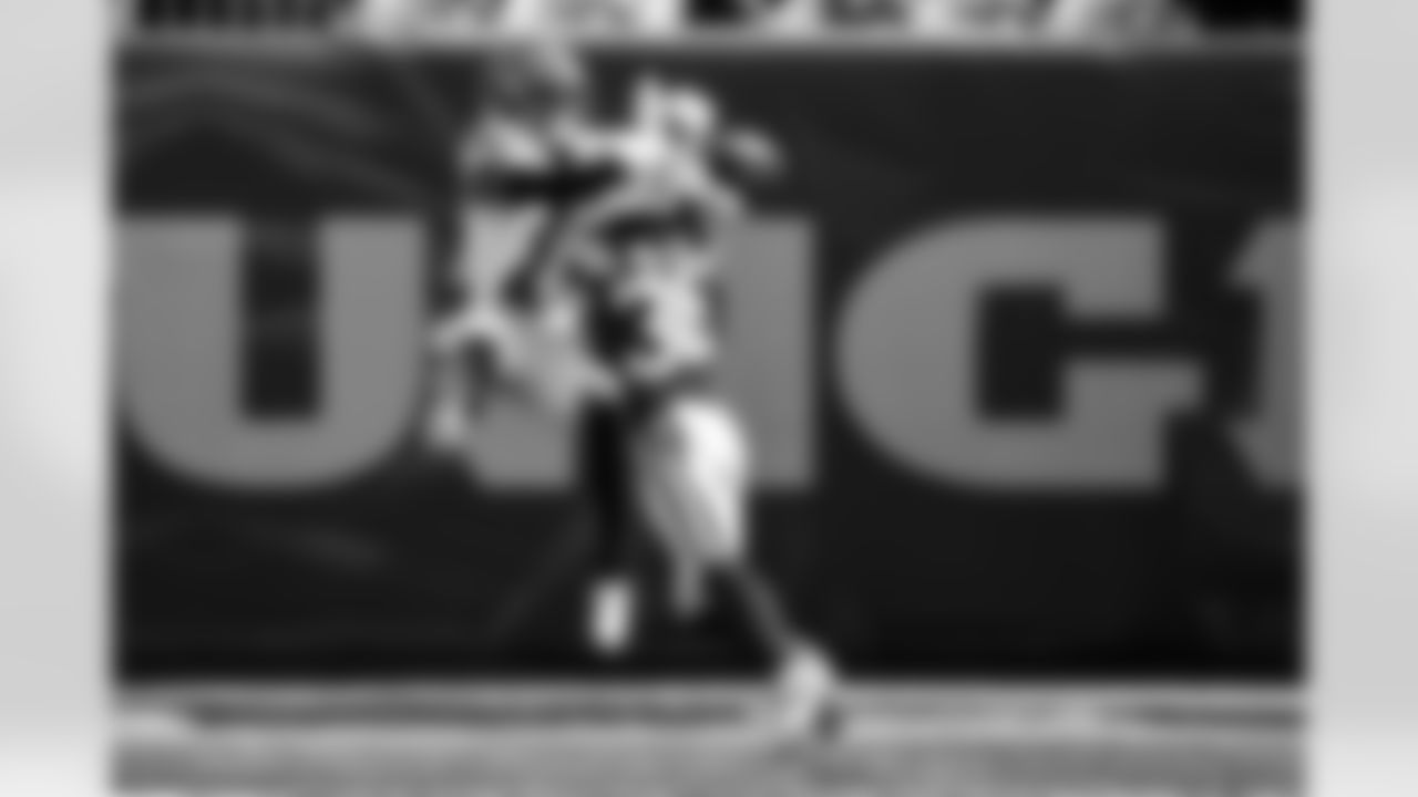 CB B.J. Mayes #36