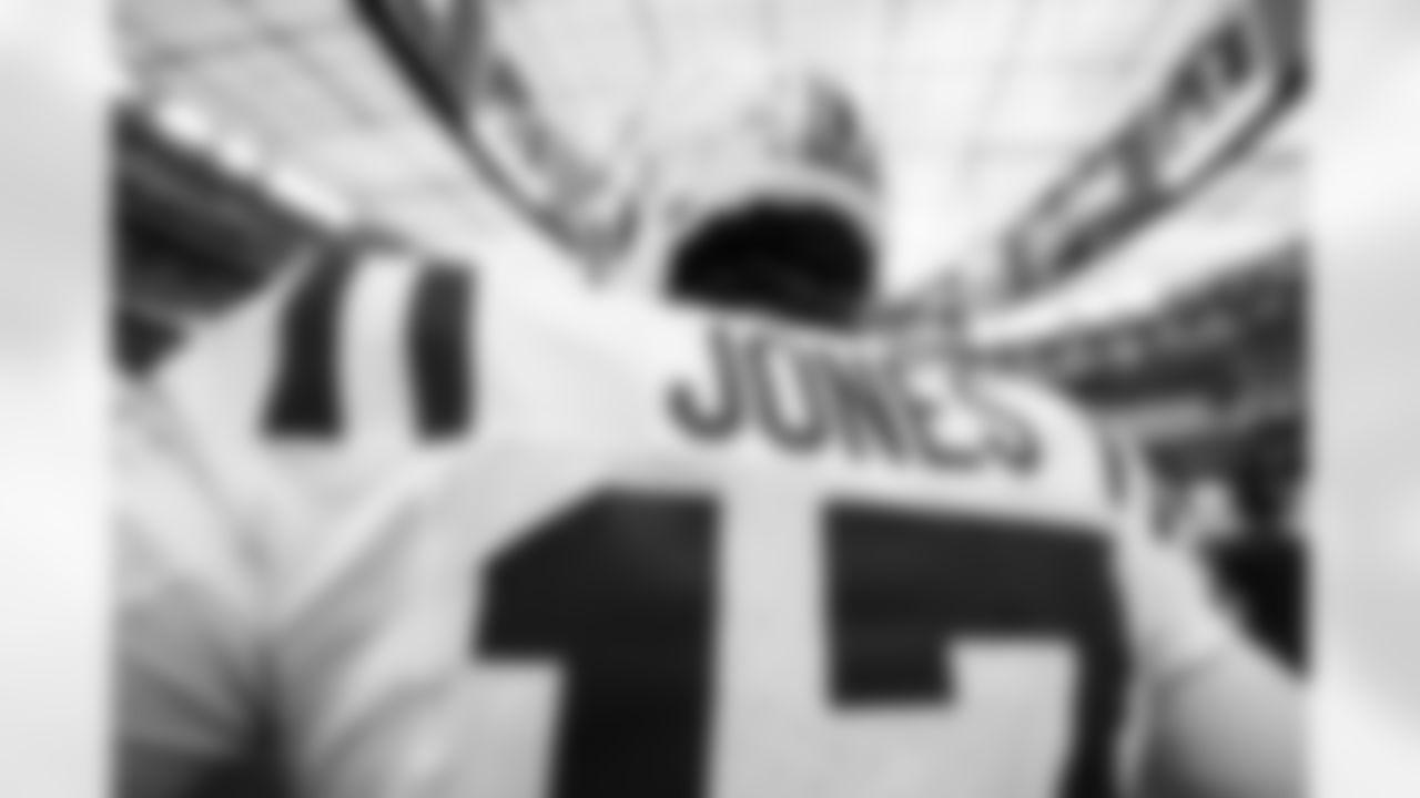 QB Daniel Jones #17