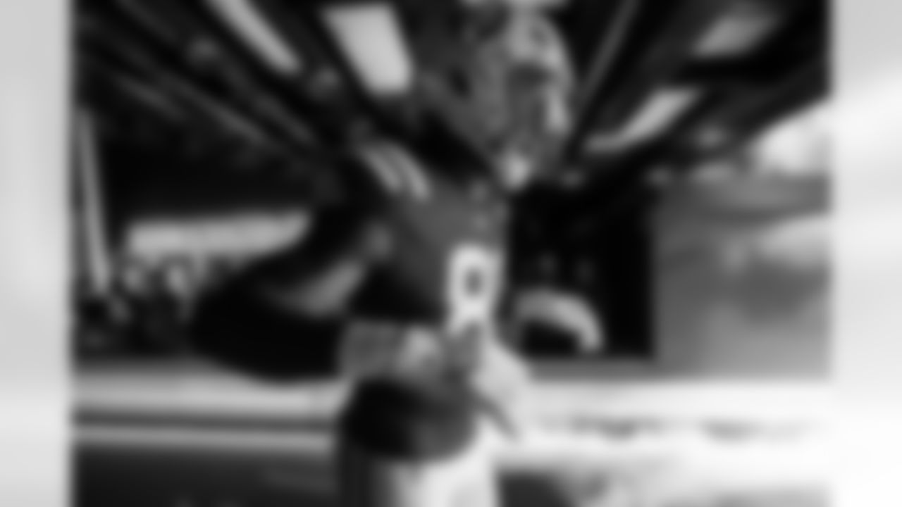 TE Mo Alie-Cox #81
