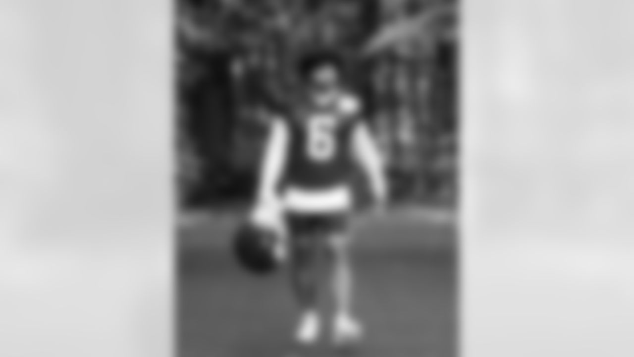 6 WR Anthony Gould