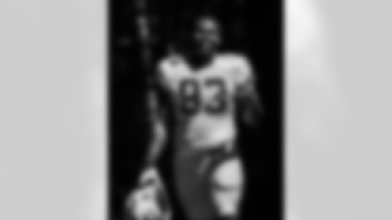 DT Tim Smith #93