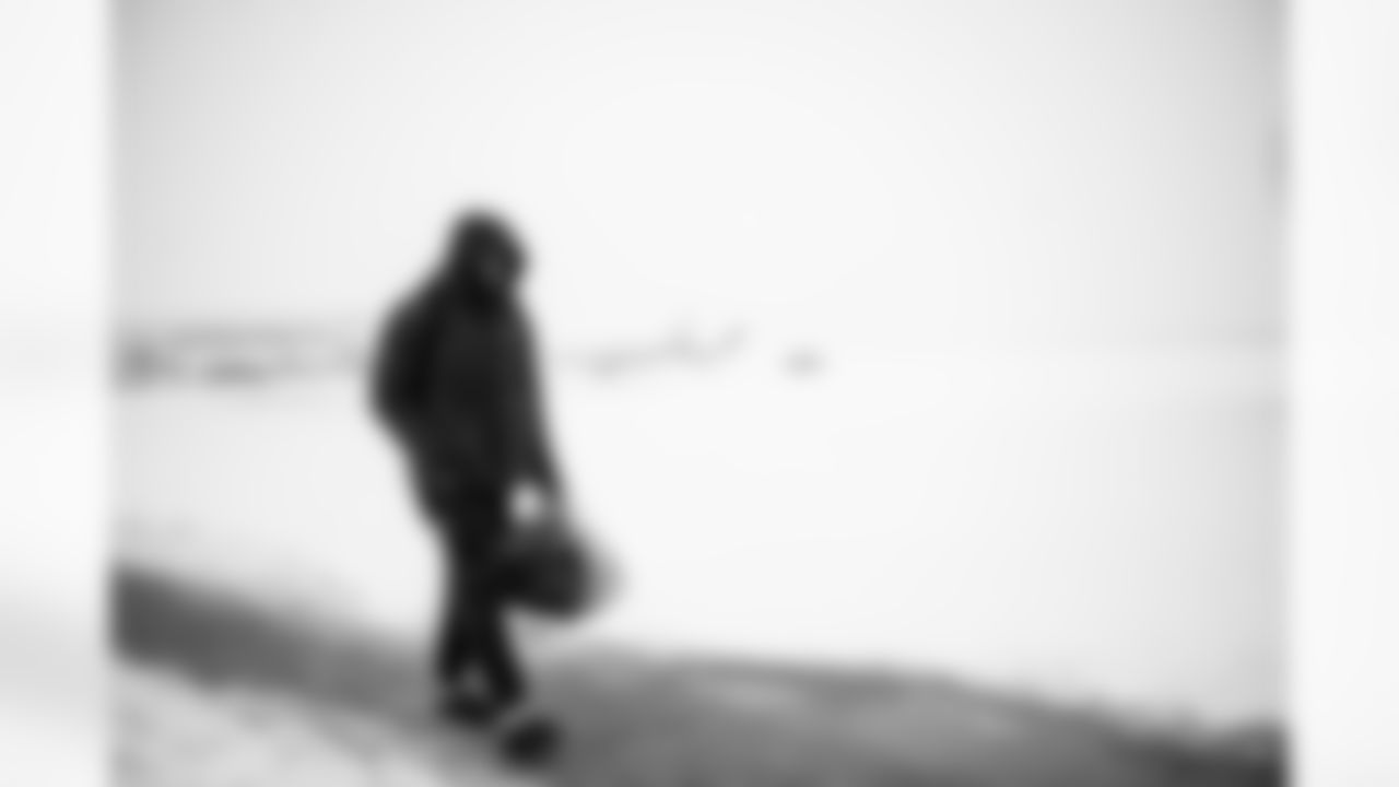 LB Jaylon Carlies #57