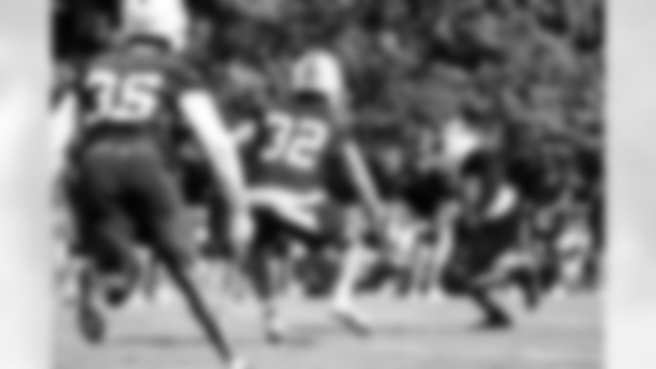 S Daniel Scott #32 and RB Khalil Herbert #26