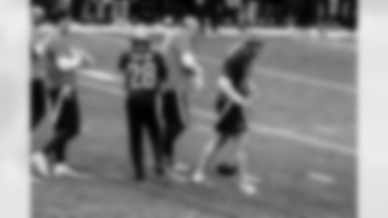 RB Jonathan Taylor #28 and TE Tyler Warren #84