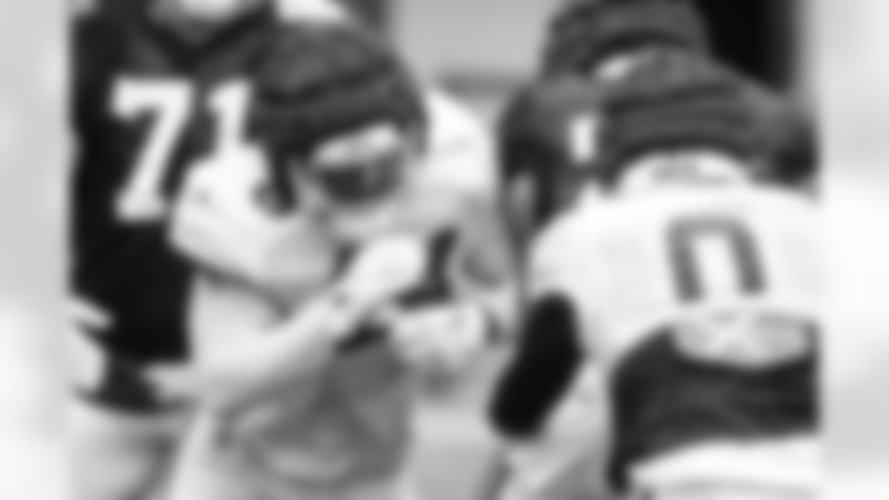 LB Zaire Franklin #44