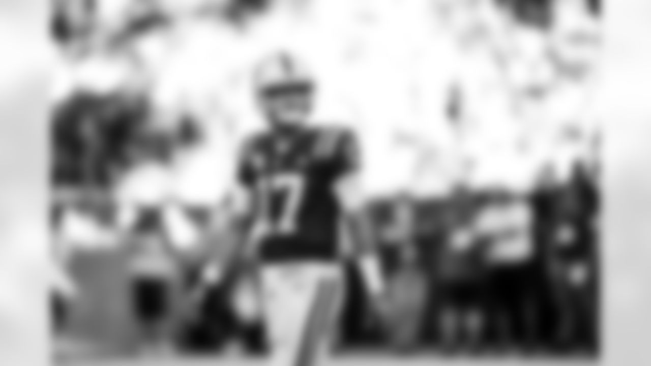 QB Daniel Jones #17