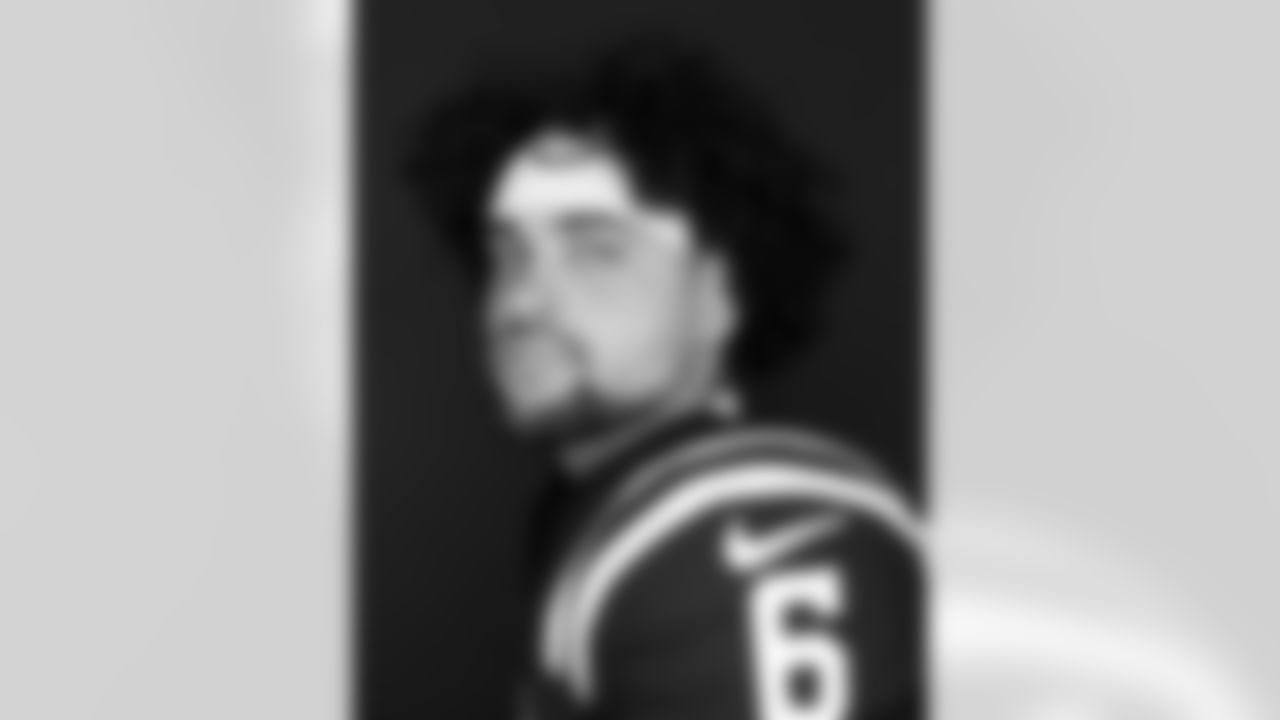 6 WR Anthony Gould