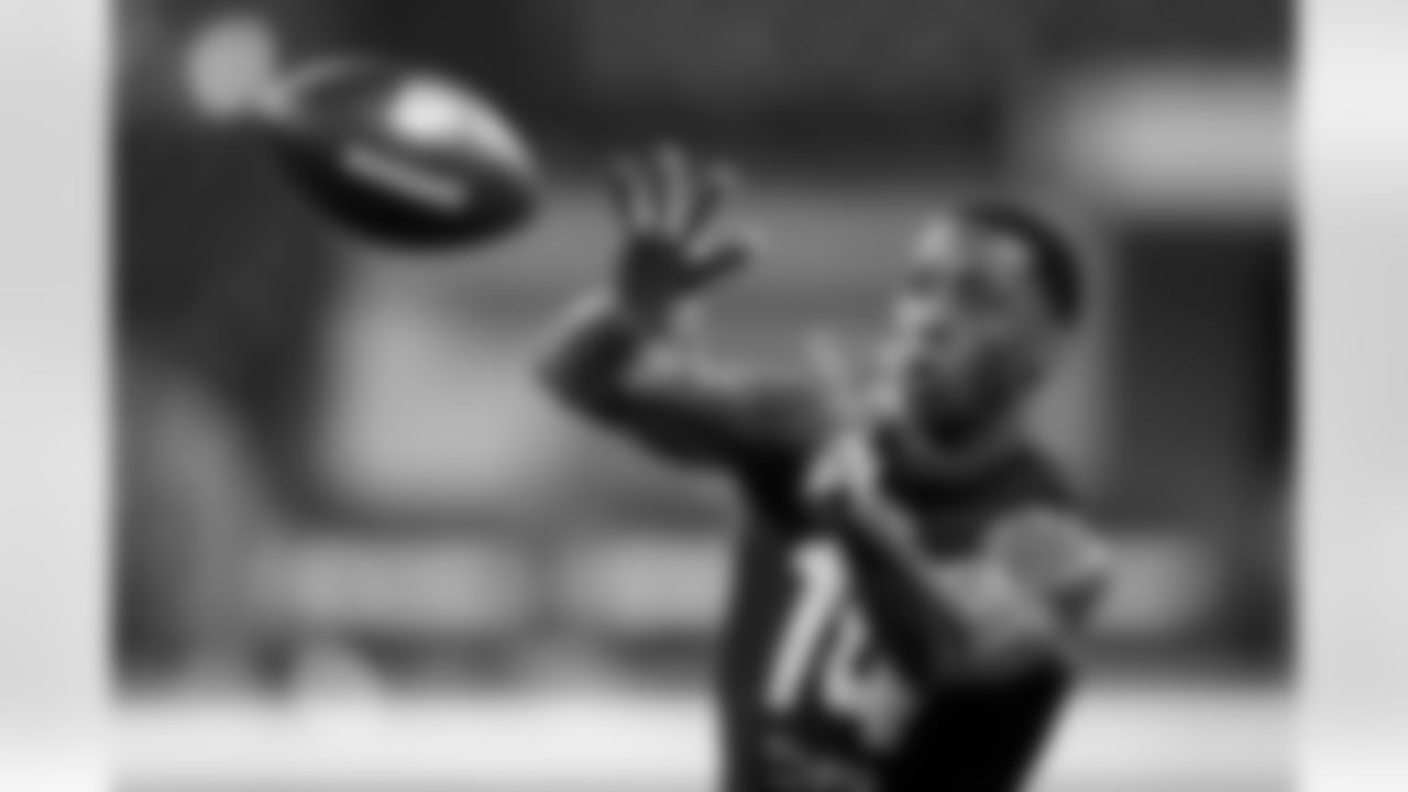 Cincinnati defensive back Sauce Gardner participates in a drill at the NFL football scouting combine, Sunday, March 6, 2022, in Indianapolis. (AP Photo/Charlie Neibergall)