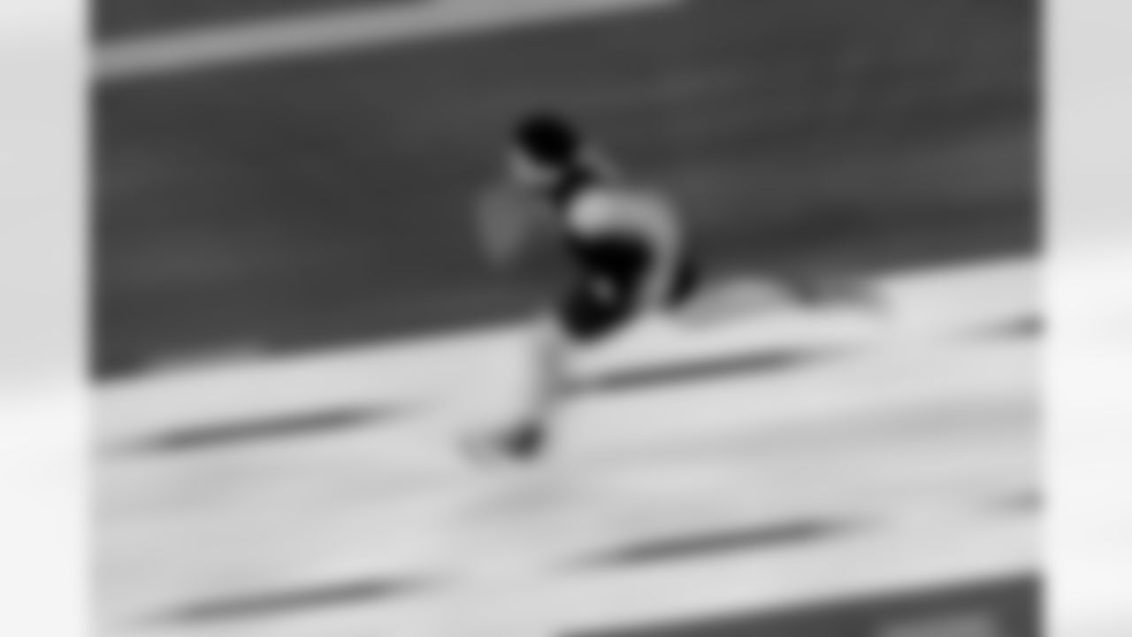 Iowa State offensive lineman Jalen Travis runs in the 40-yard dash at the NFL football scouting combine, Sunday, March 2, 2025, in Indianapolis. (AP Photo/Charlie Riedel)