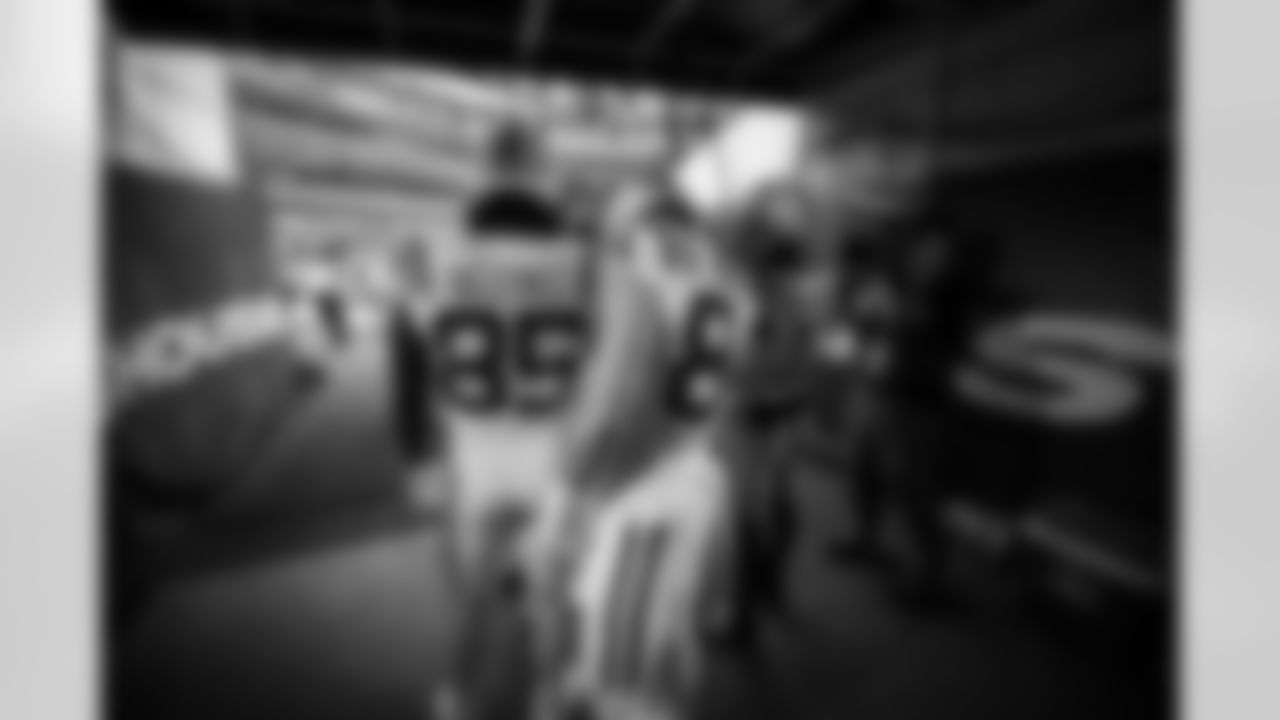 TE Drew Ogletree #85, TE Tyler Warren #84 and WR Adonai Mitchell #10
