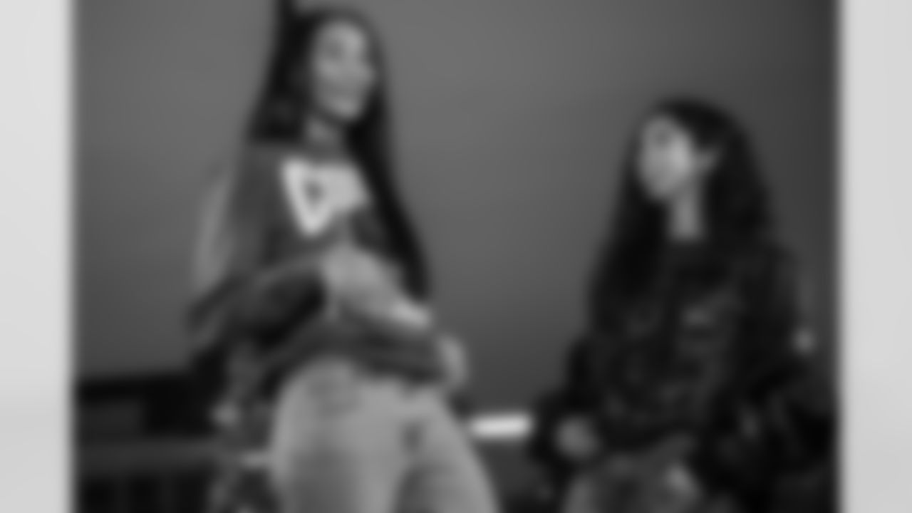 86 TE Will Mallory, 40 CB Jaylon Jones