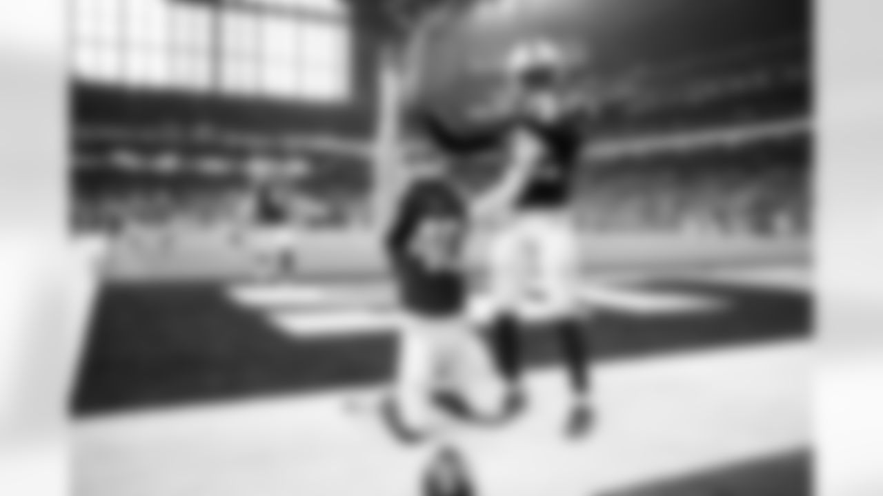 CB Jaylon Jones #40 and S Julian Blackmon #32