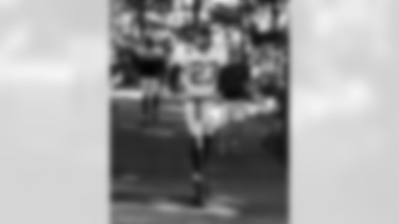 CB Kenny Moore II #23
