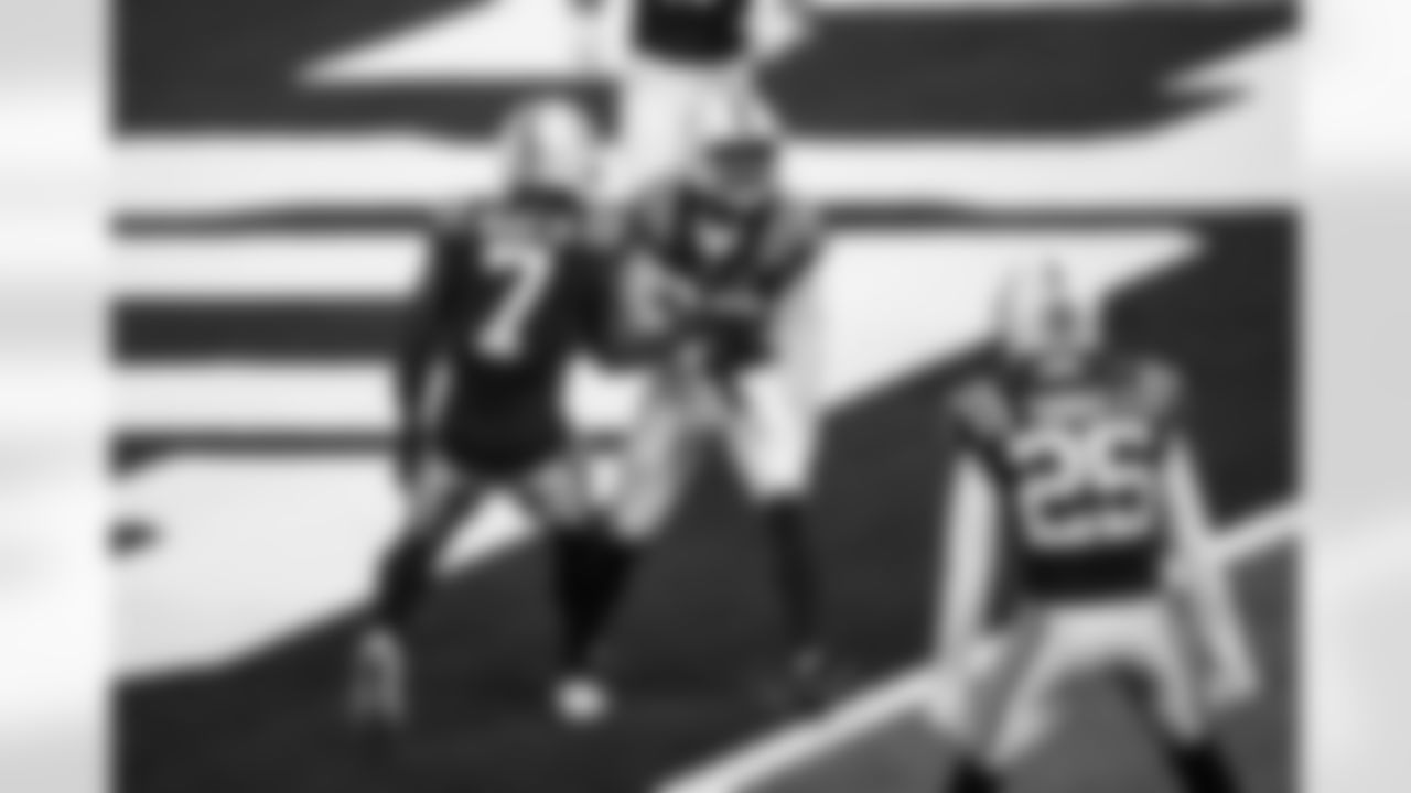 CB Charvarius Ward #7, CB Mekhi Blackmon #29 and S Rodney Thomas II #25