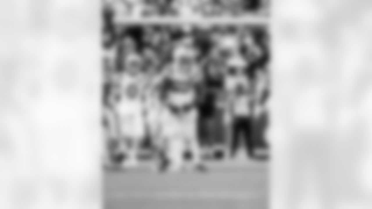 LB Germaine Pratt #53