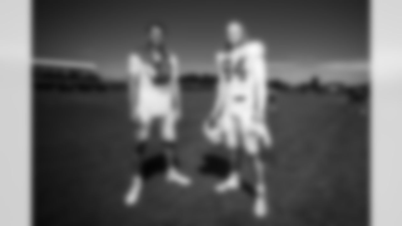 QB Riley Leonard #15 and TE Tyler Warren #84