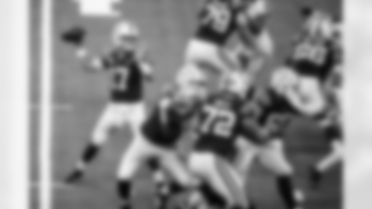 QB Daniel Jones #17