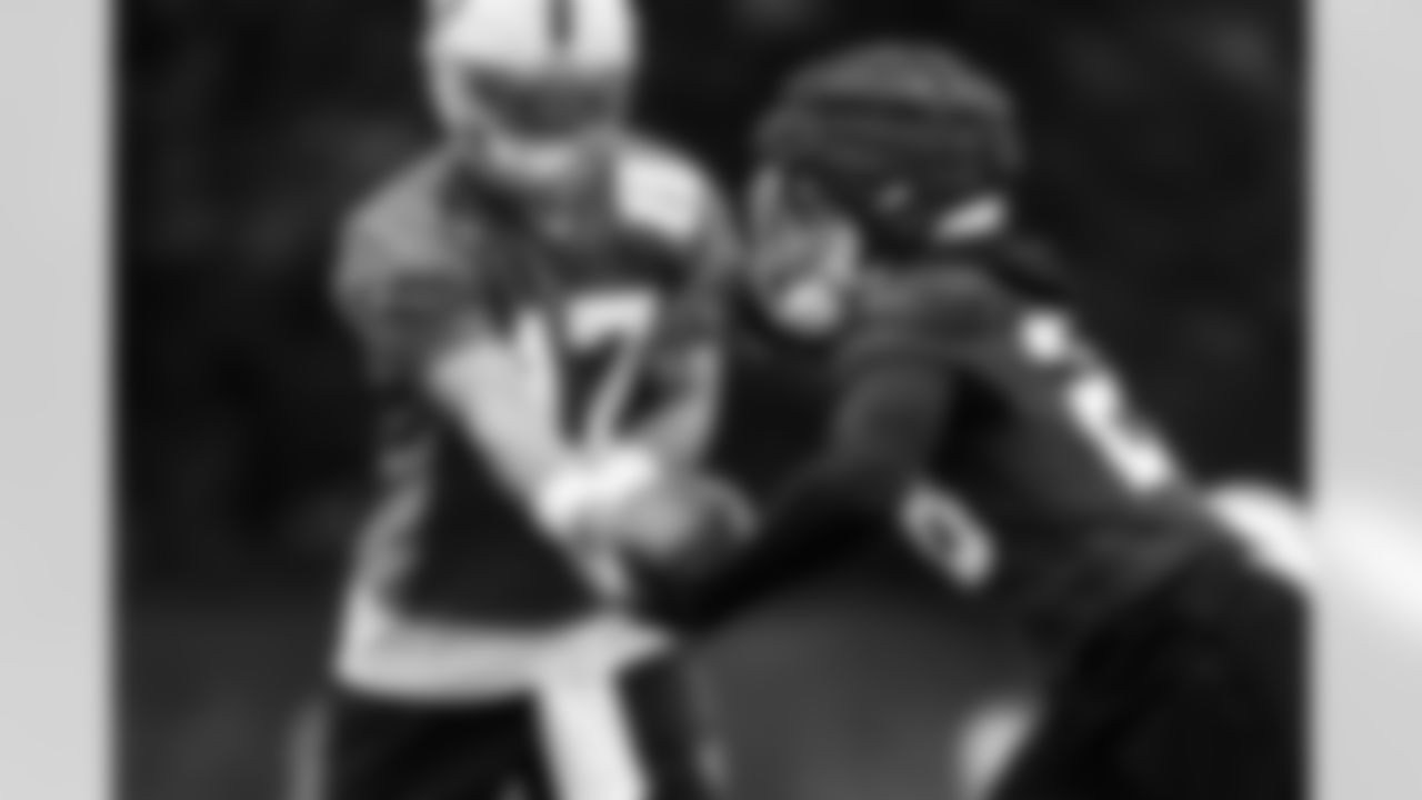 QB Daniel Jones #17 and RB Jonathan Taylor #28