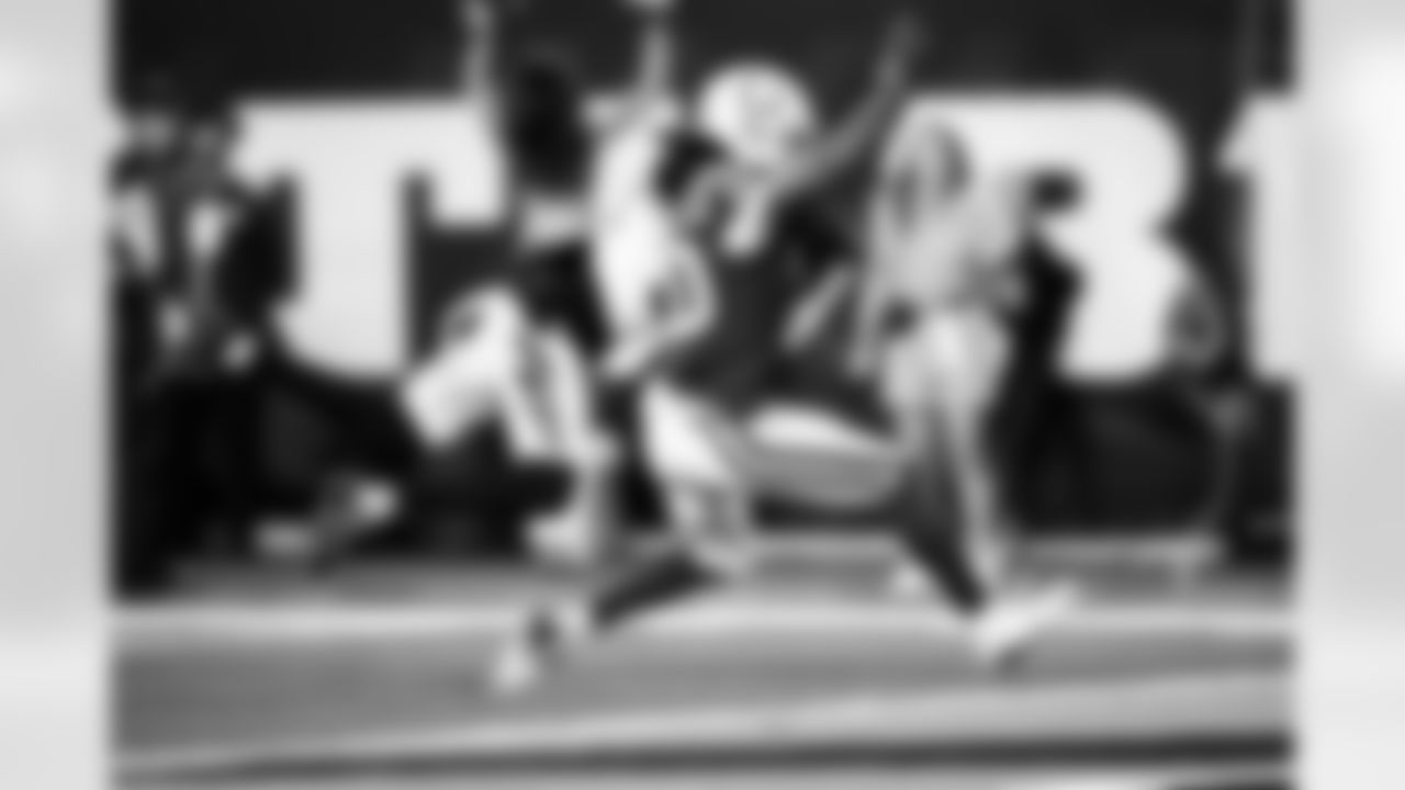 10 WR Adonai Mitchell