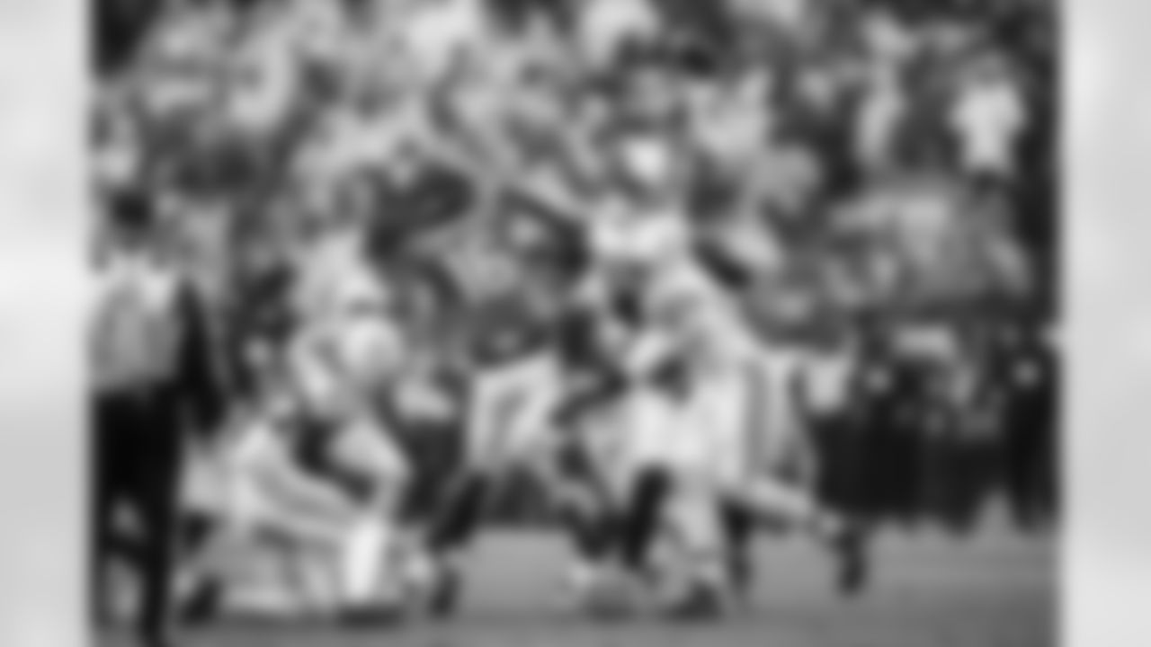 DE Laiatu Latu #97 and DE Kwity Paye #51