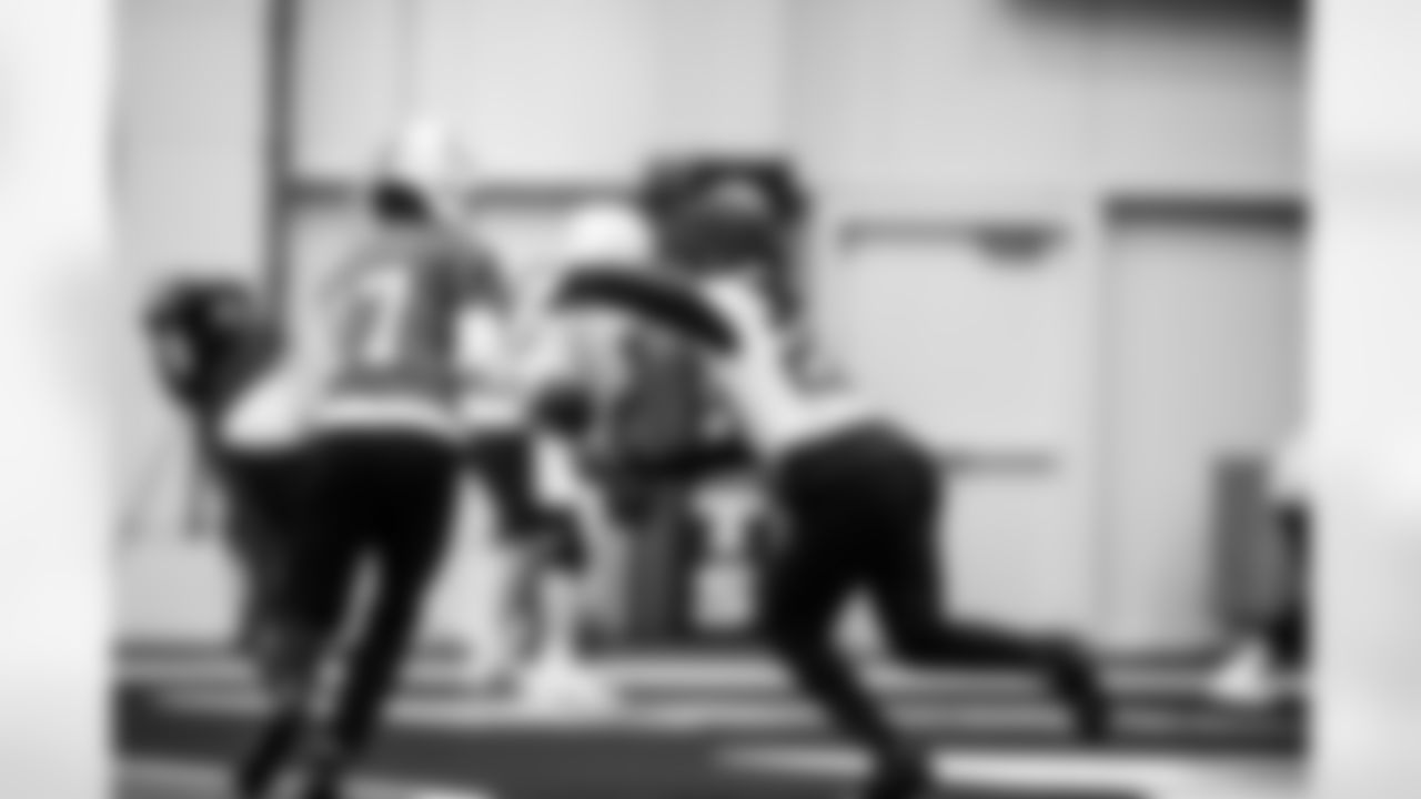 QB Daniel Jones #17 and RB Jonathan Taylor #28