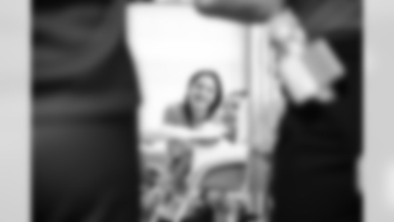 2025_1202_PMCH_Caroling_98322