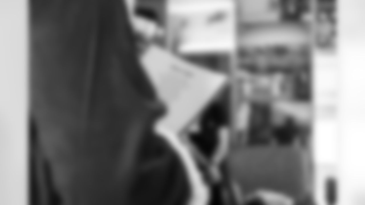 2025_1202_PMCH_Caroling_98373