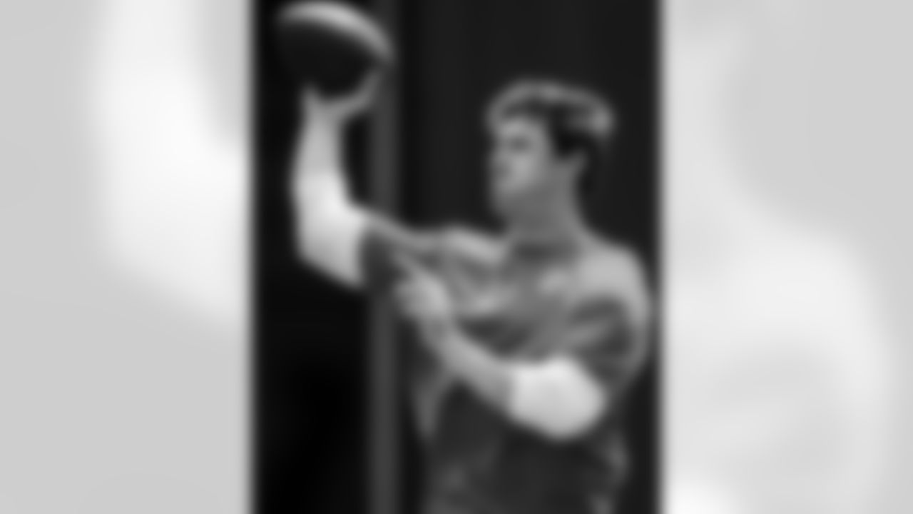 QB Daniel Jones #17