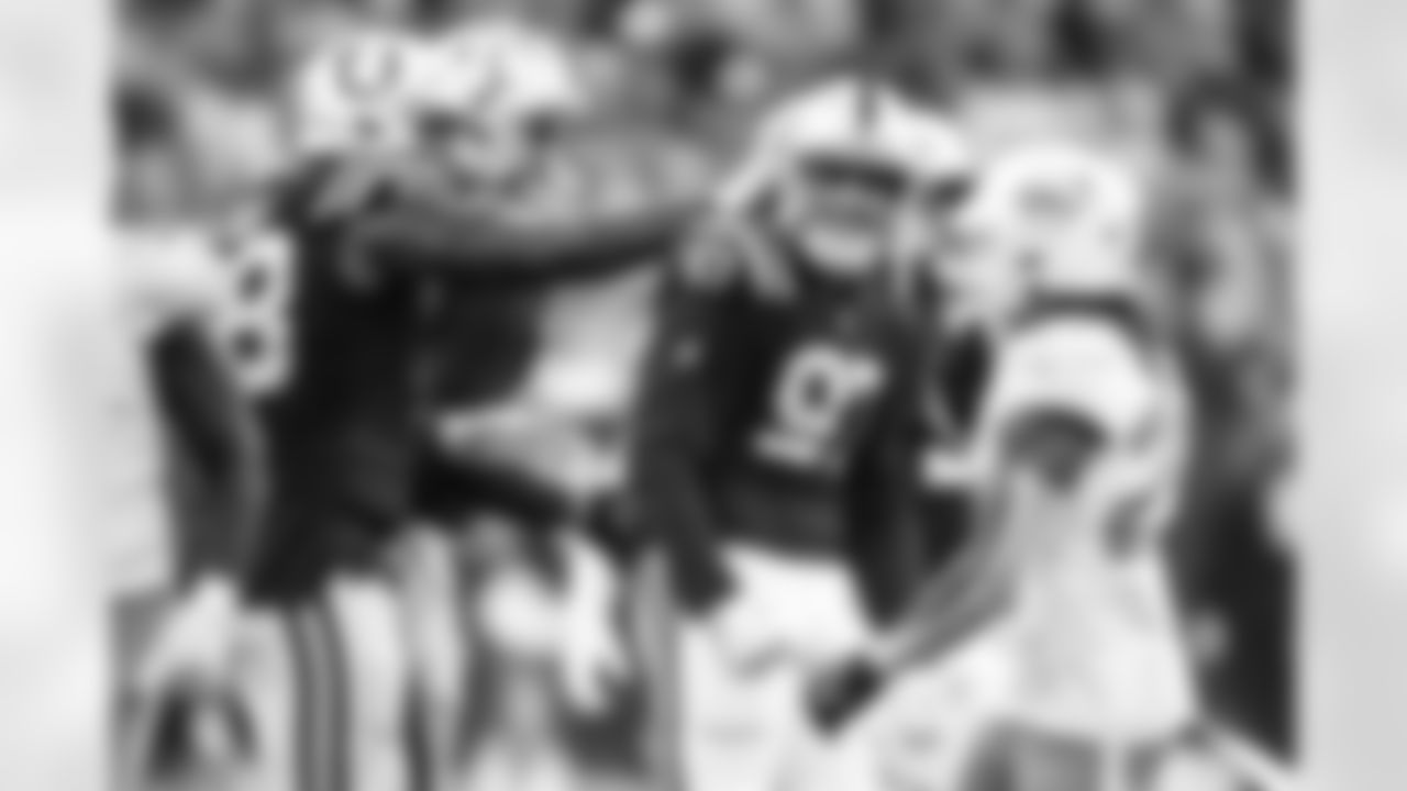 DT Raekwon Davis #98 and DE Laiatu Latu #97
