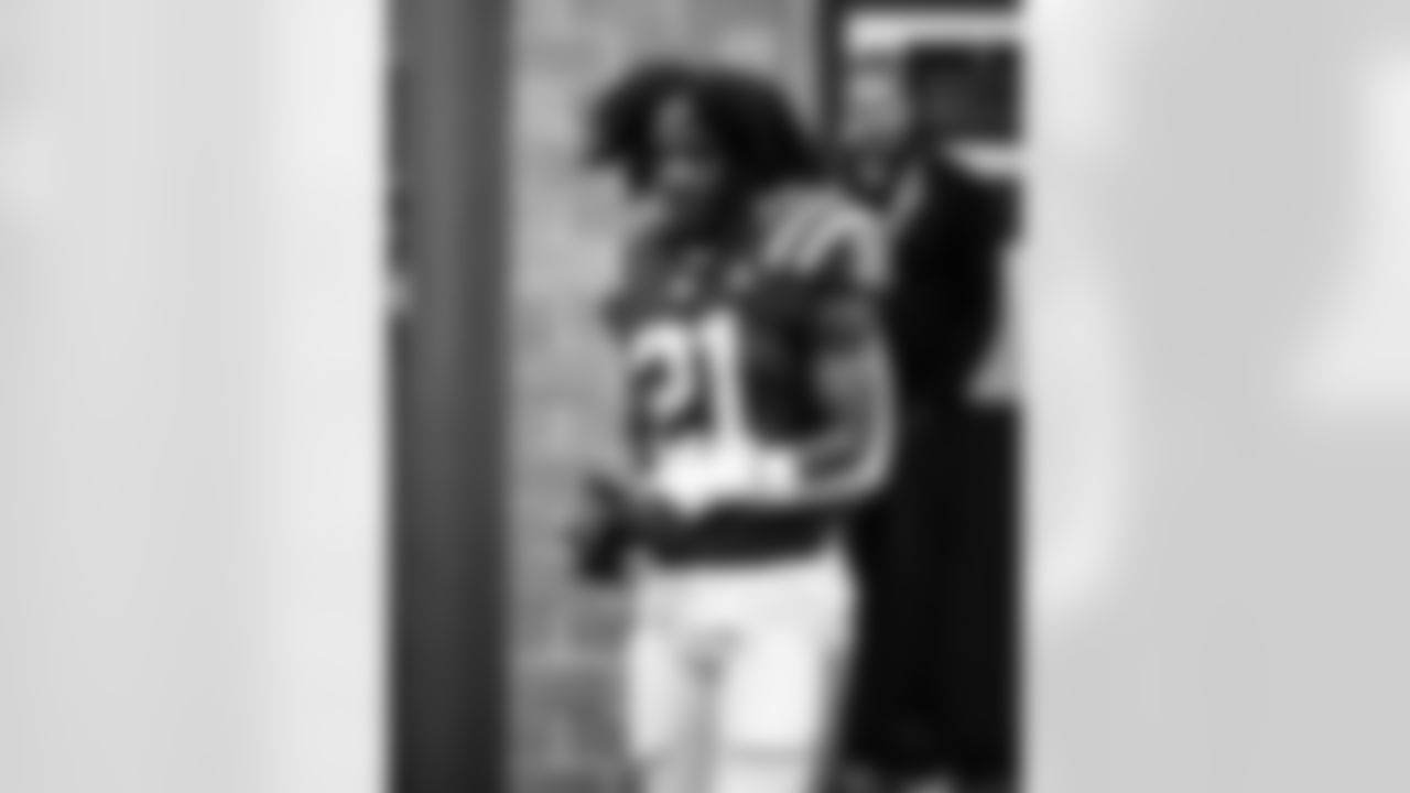 RB DJ Giddens #21