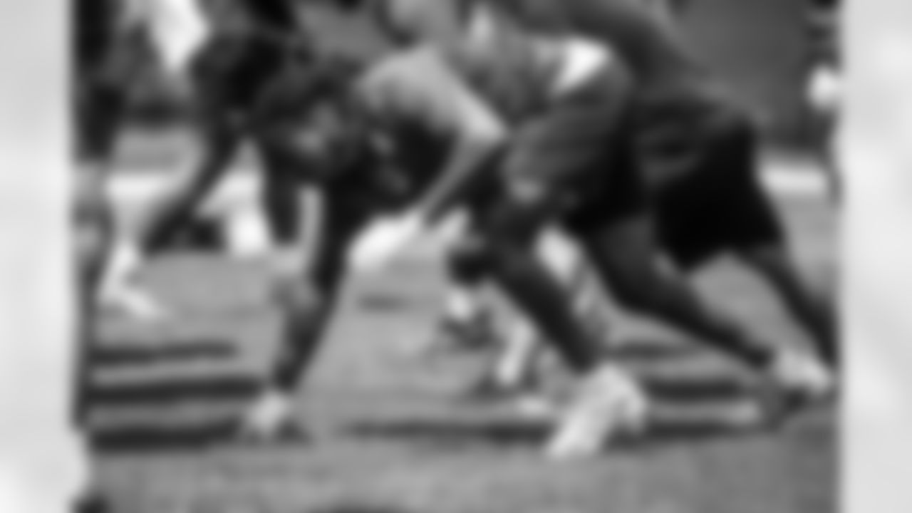 DE Isaiah Land #55
