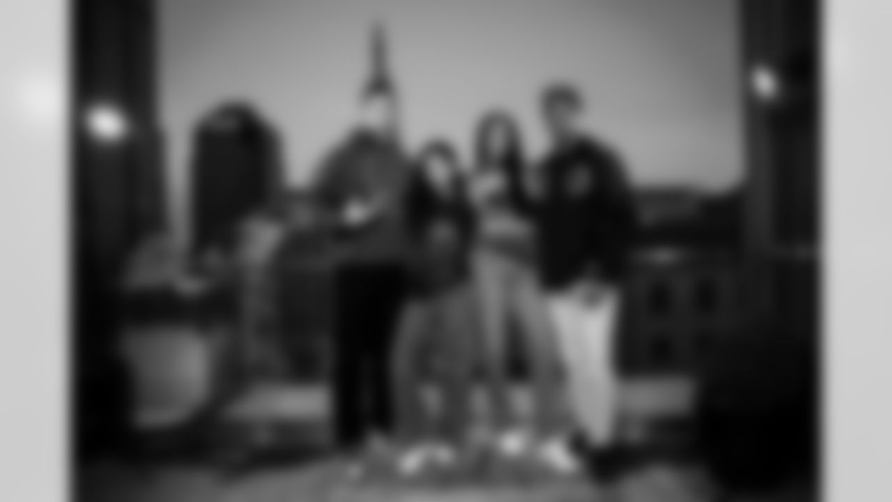 86 TE Will Mallory, 40 CB Jaylon Jones