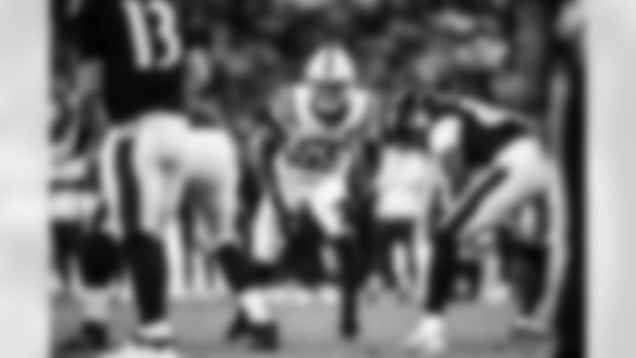 DE Isaiah Land #55