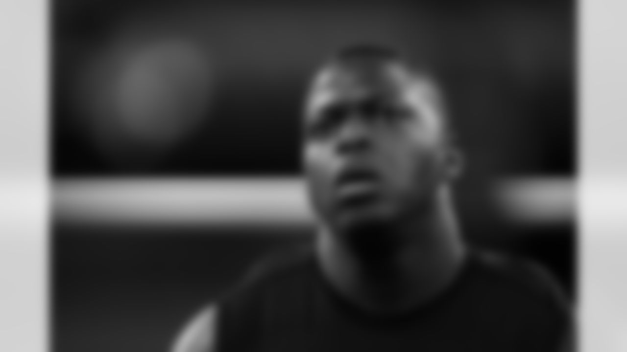 Oregon offensive lineman Emmanuel Pregnon (40) participates in a drill during the 2026 NFL Scouting Combine on Sunday, March 1, 2026 in Indianapolis, Indiana. (Cooper Neill/NFL)