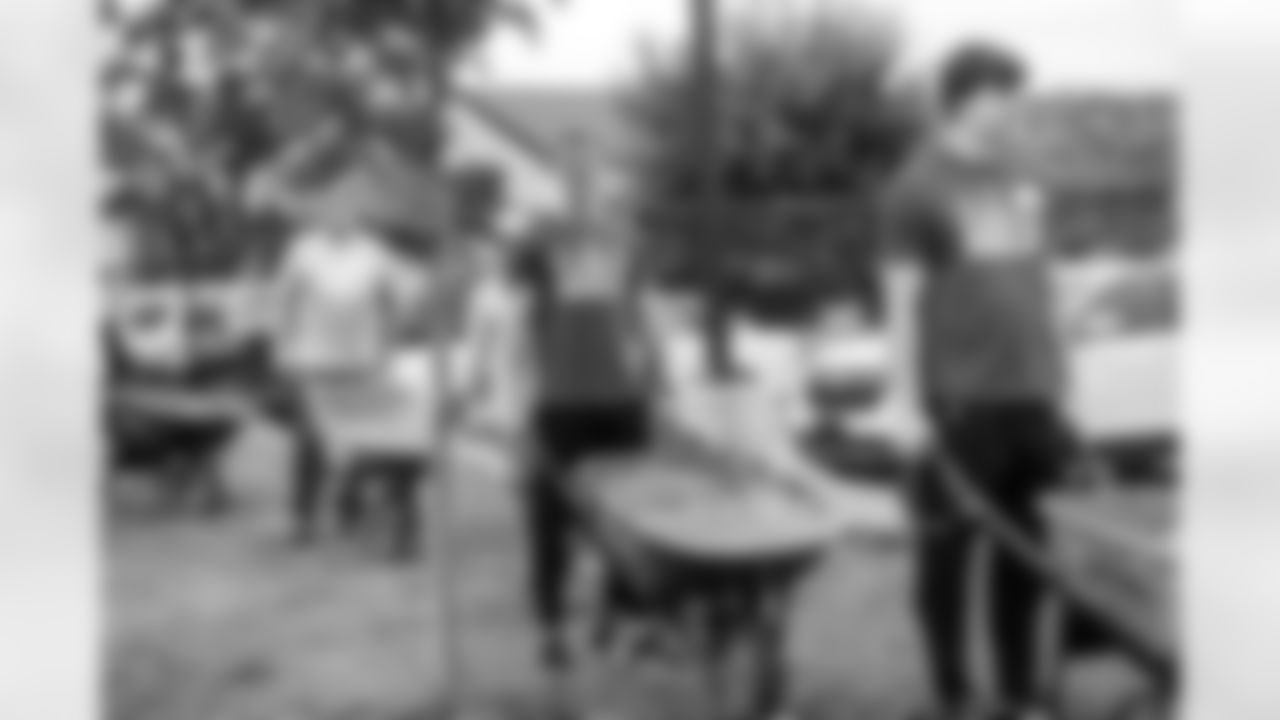 K Spencer Shrader #3 and TE Maximilian Mang #45