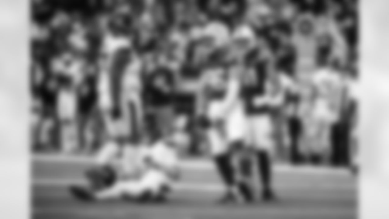 DT Chris Wormley #96 and DE JT Tuimoloau #91